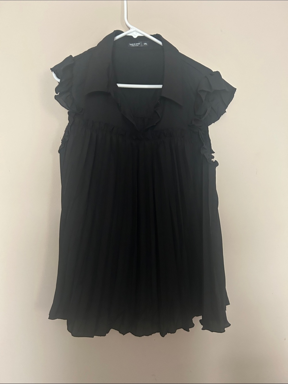 SHEIN Black Pleated Ruffle Cap-Sleeve Blouse